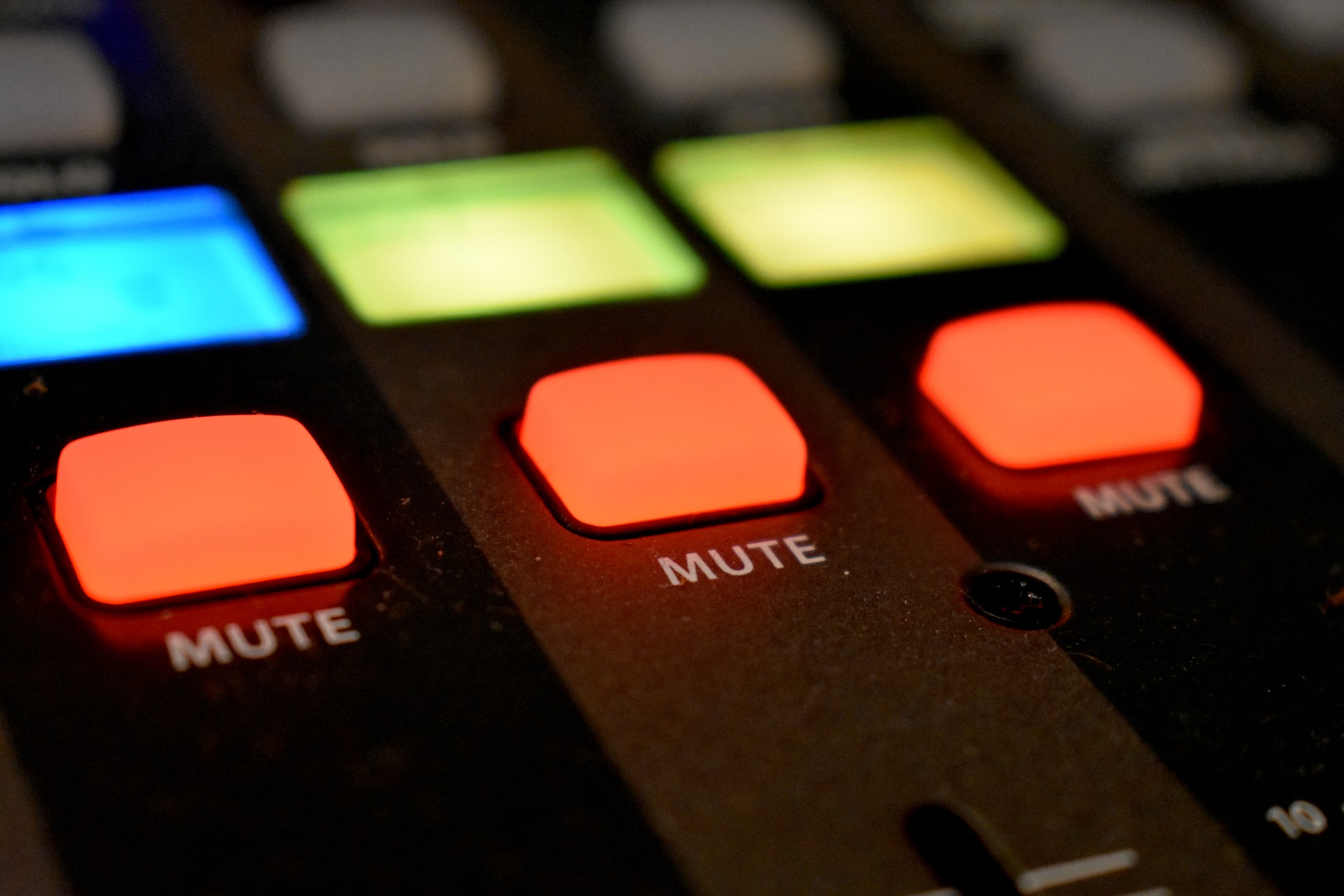 Mixing console with Mute leds